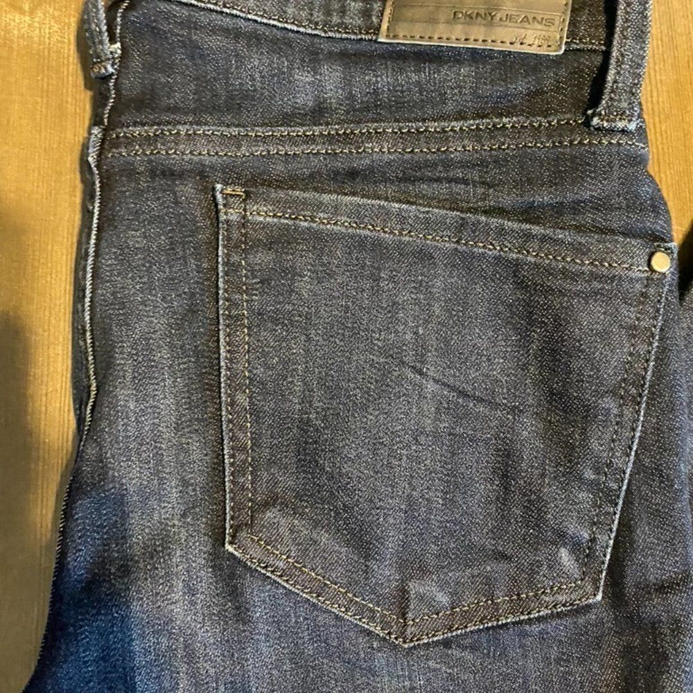 DKNY Dark Wash Jeans -- Sz 6 - Picture 6 of 7